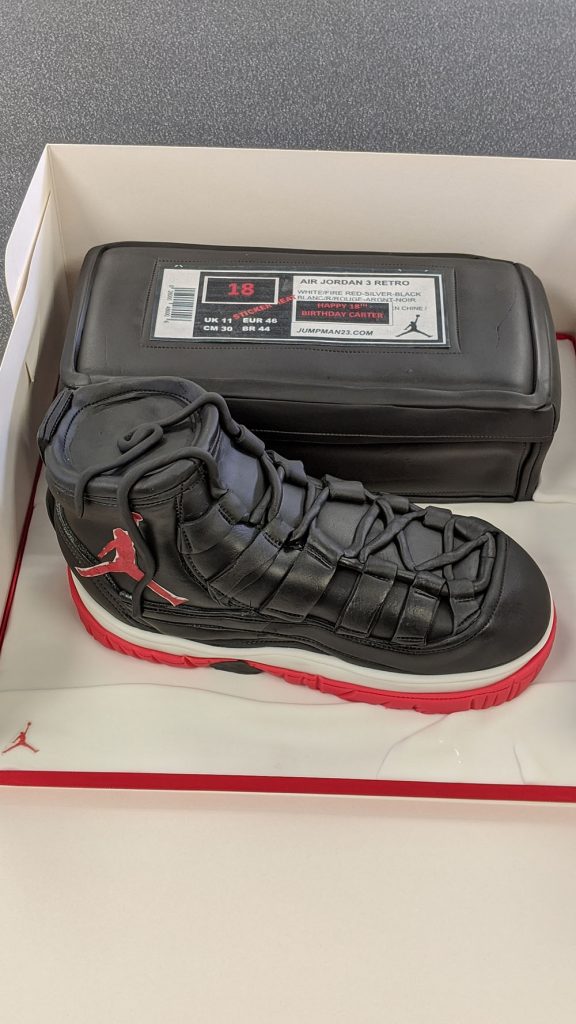 Footwear cake