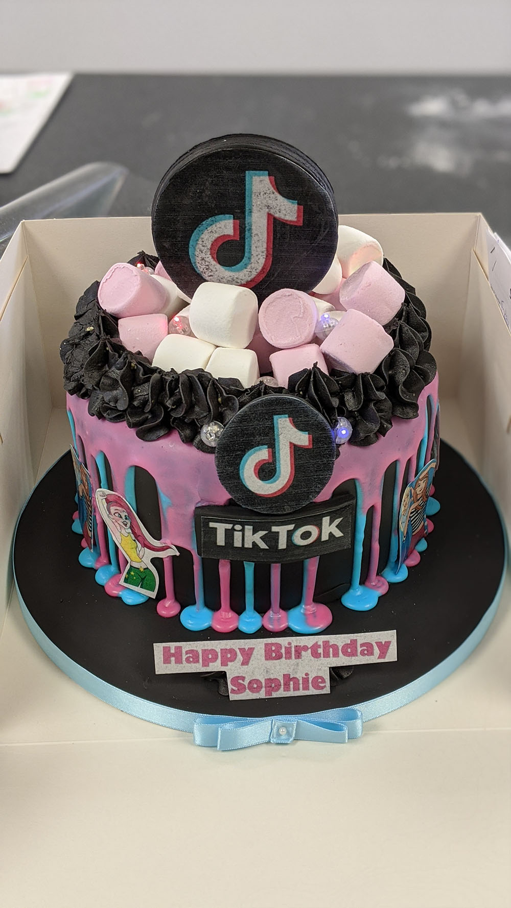 Tiktok cake design With flashing LED lights - Sweet Temptation Cakes