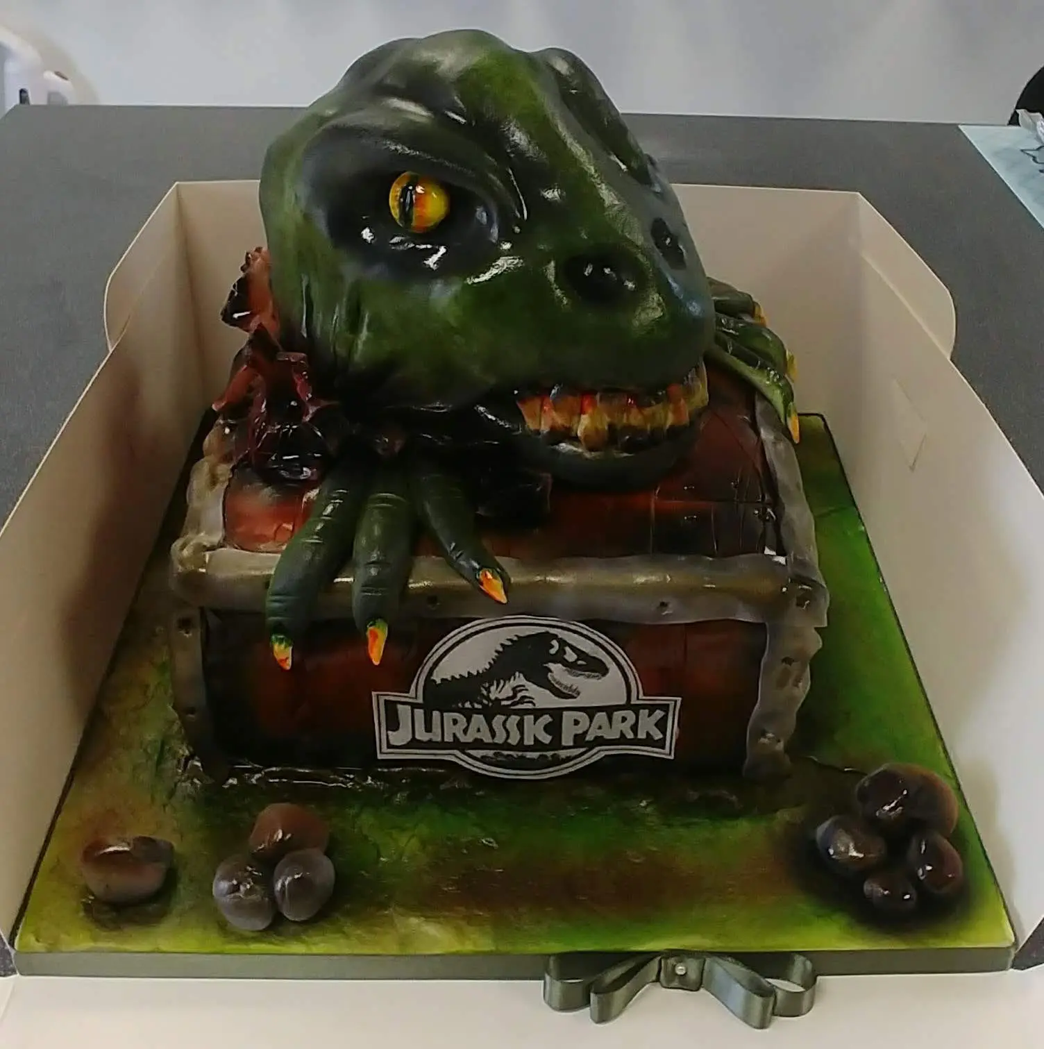 Chocolate cake with dinosaurs. Jurassic world. : r/Baking