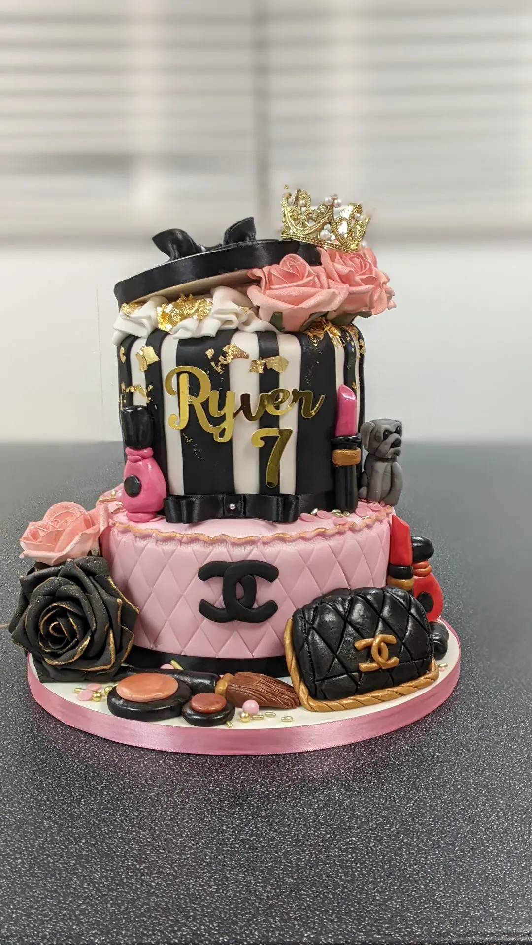 Order 7 Inch Chanel Bag Cakes for Ladies | CakeDeliver